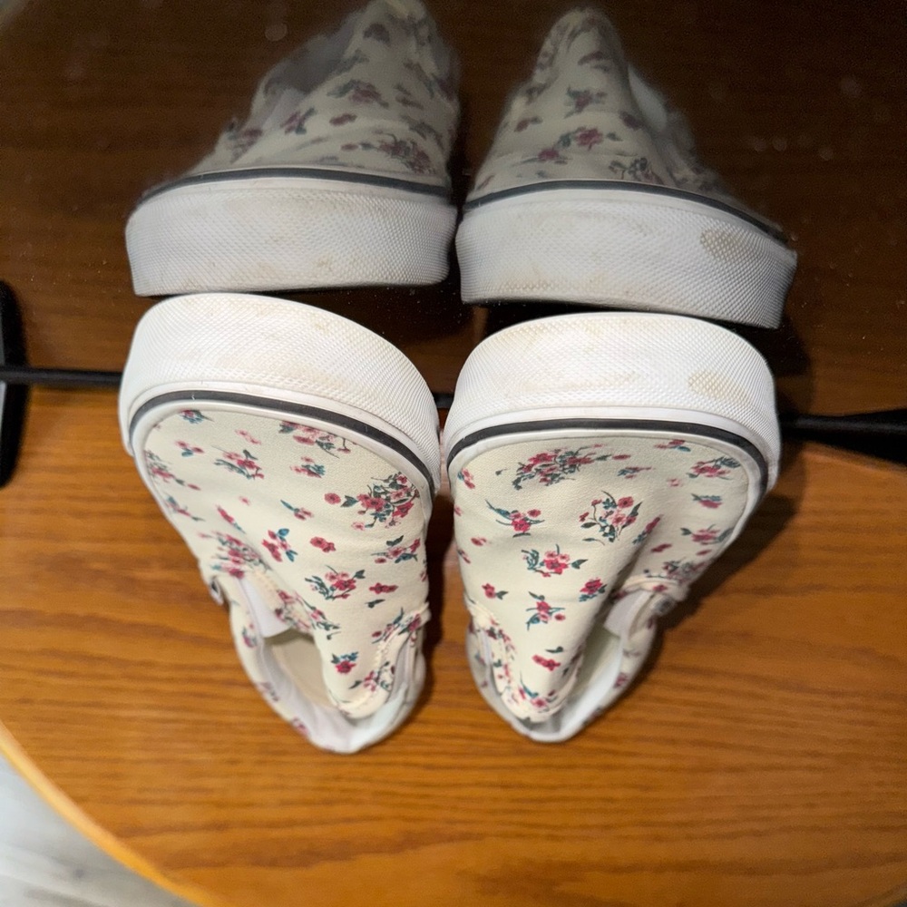 Vans Cream Floral Slip-On Shoes - Picture 9 of 9